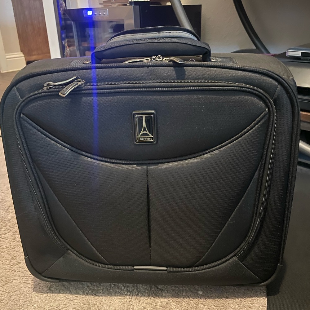 TraveloPro small carry on bag